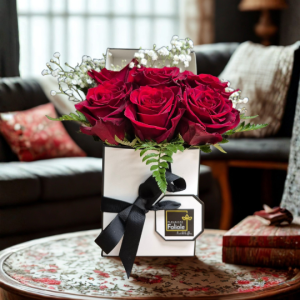 La boite a fleurs 6 roses rouge composition en boite de 6 roses rouge