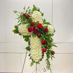 Croix cascade d'amours Dimensions : 75 cm Haut x 50 cm Large. Symbole d'espoir et de souvenir éternel. fleuriste foliole